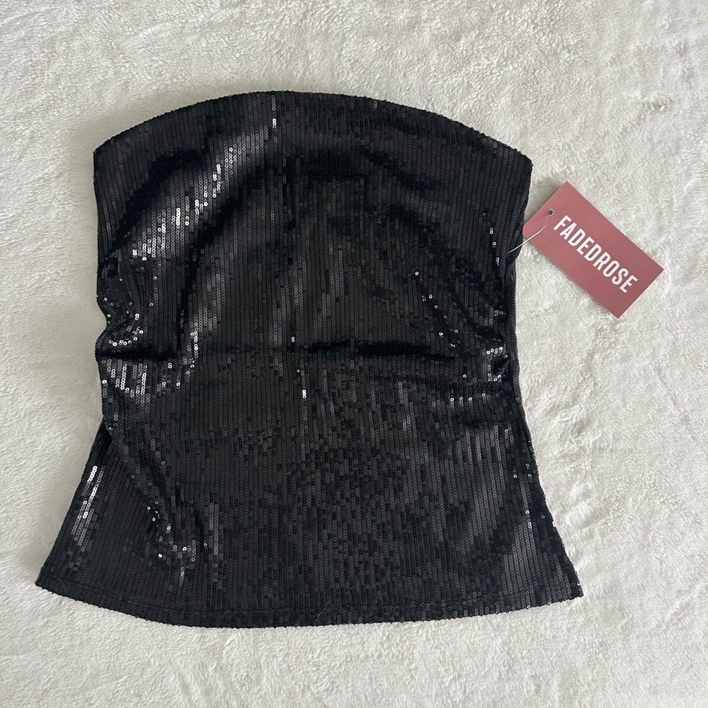 Black Sequin Strapless side cinched Top(L)
Faded Rose NWT